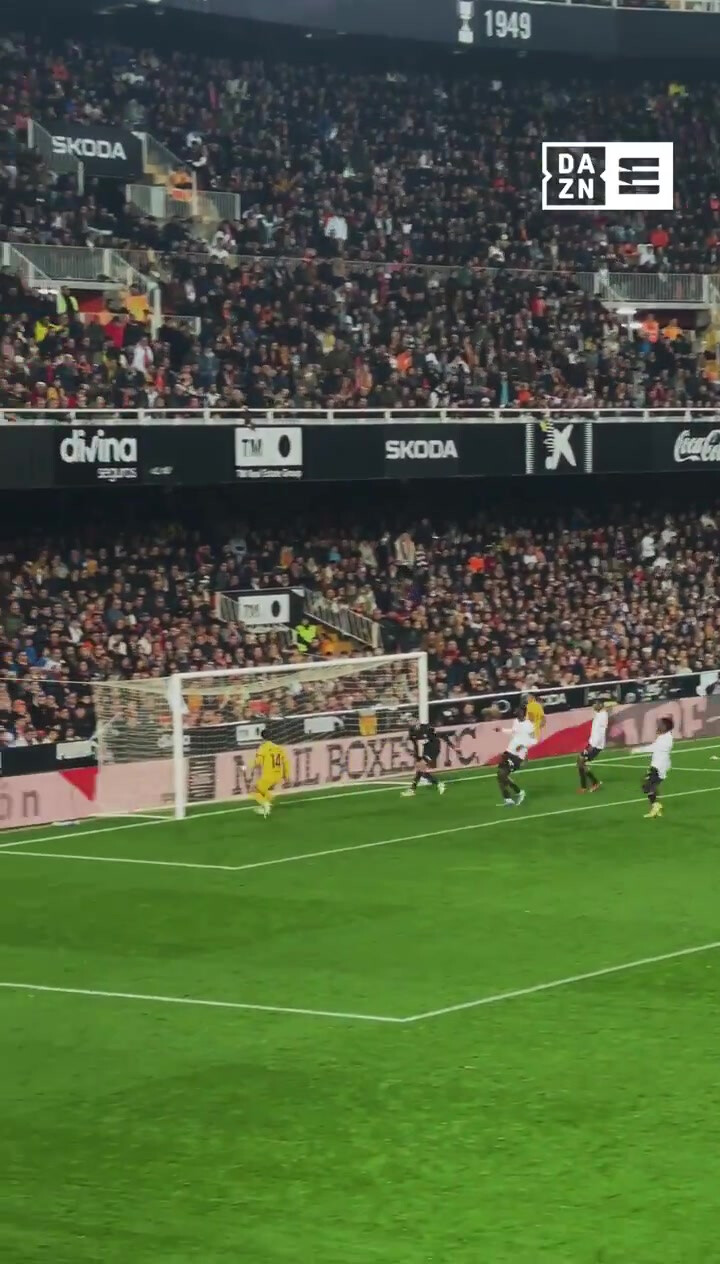 Visão  João Félix marca no empate 1-1 do FC Barcelona na visita a Valência